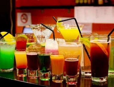 Πόσες θερμίδες έχουν τα ποτά – Ποια παχαίνουν περισσότερο